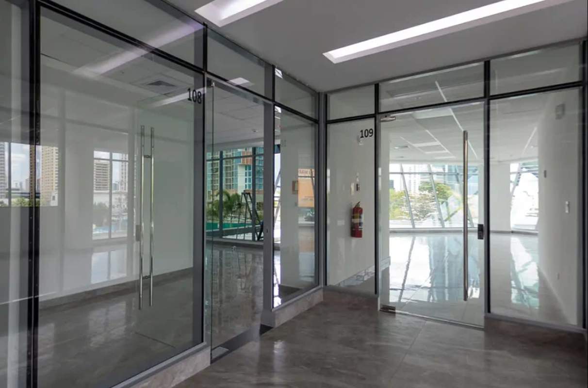 Multiple retail and office units with glass frontage, parking and signage on Via Brasil Panama City