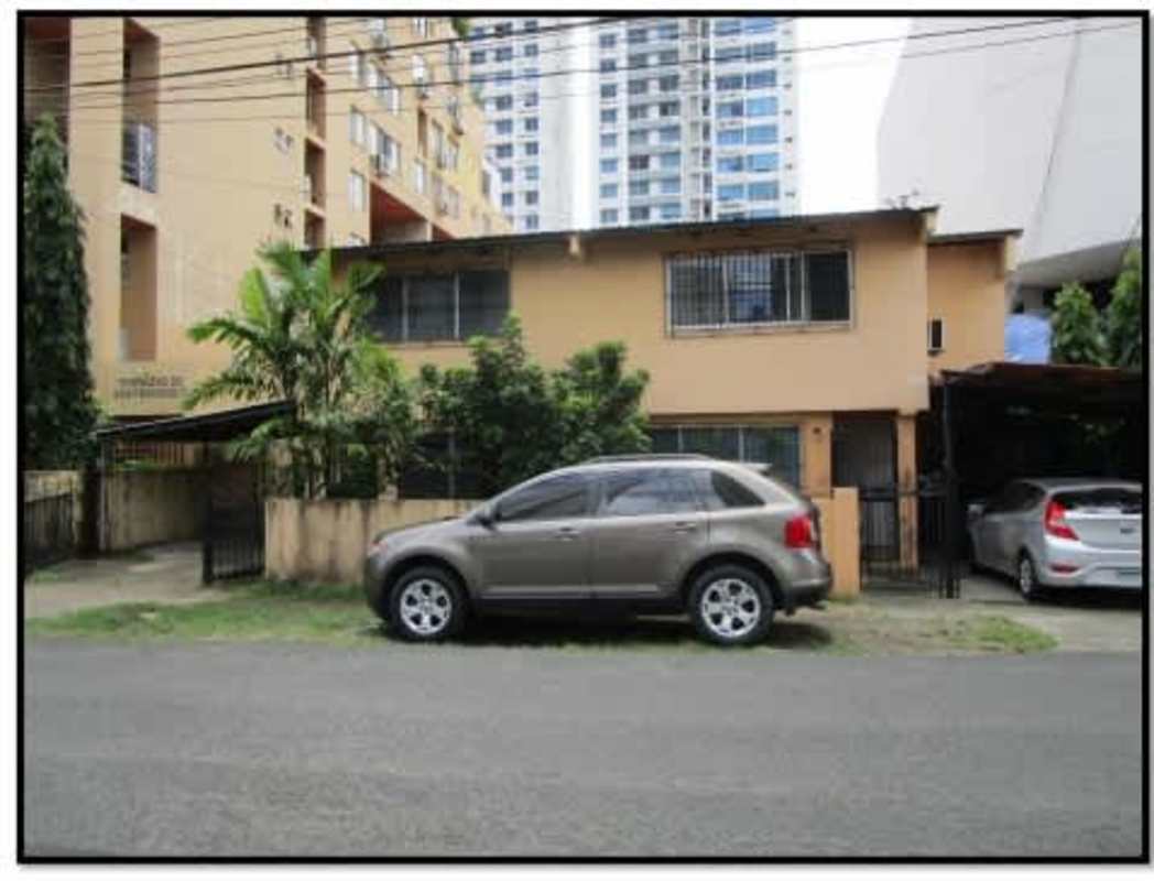 Urban green garden with grass trees suitable for redevelopment in San Francisco Panama
