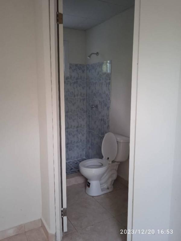 Minimalist bathroom with tiled shower and toilet in Tatare Pacora rental apartment Panama