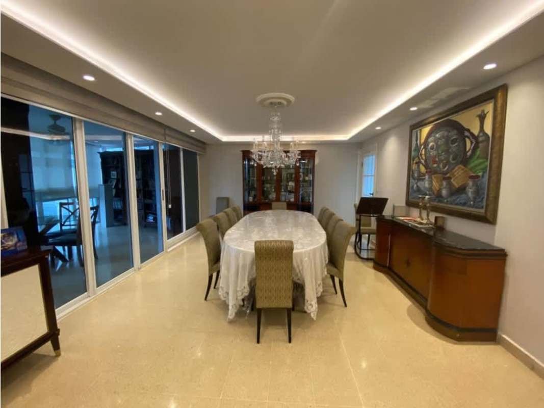 Elegant dining room with large oval table, chandelier and sliding doors PH Ritz Punta Paitilla Panama
