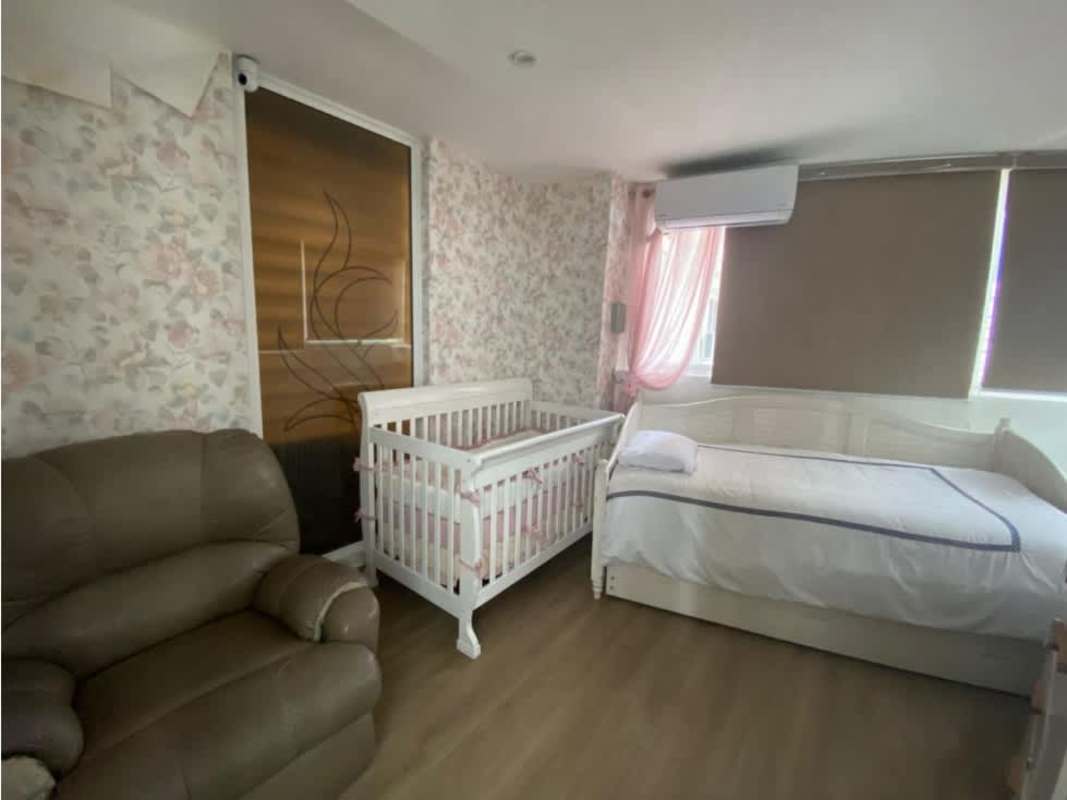 Bedroom nursery setup with crib and floral wallpaper PH Ritz Panama Punta Paitilla