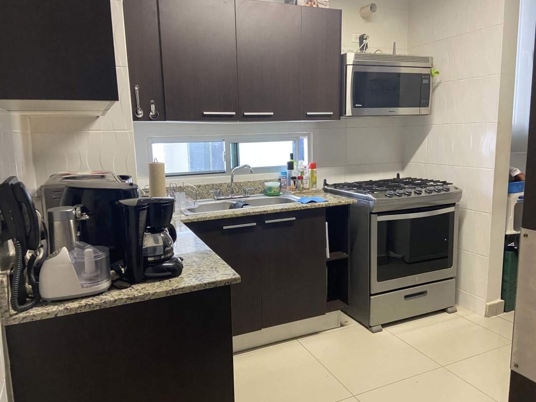 Modern gym with equipment, mirrors and outdoor views in PH Vista Tower Panama