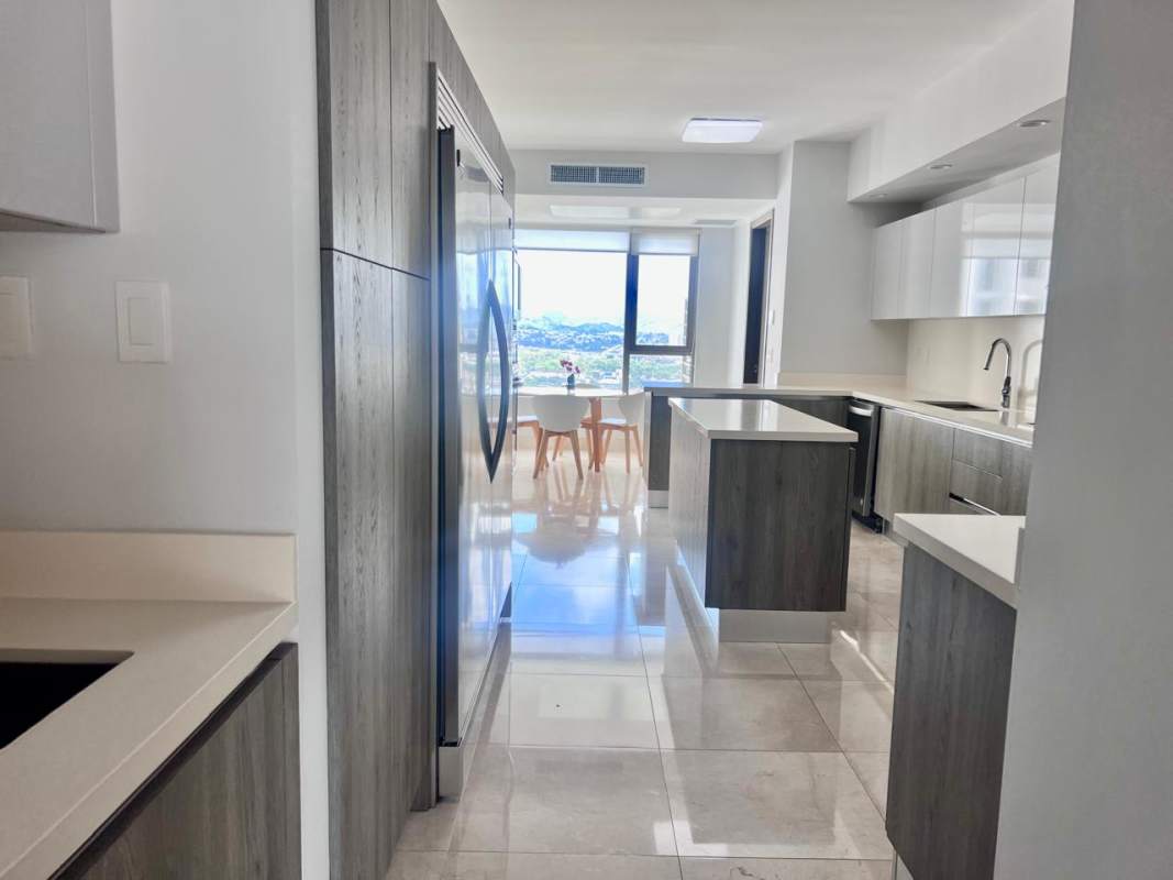 Infinity pool panoramic views luxury amenities PH Green Garden Santa Maria Panama