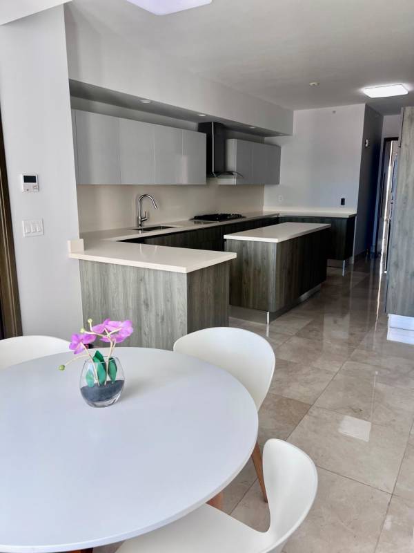 Luxury master suite walk-in closet golf course view PH Green Garden Panama