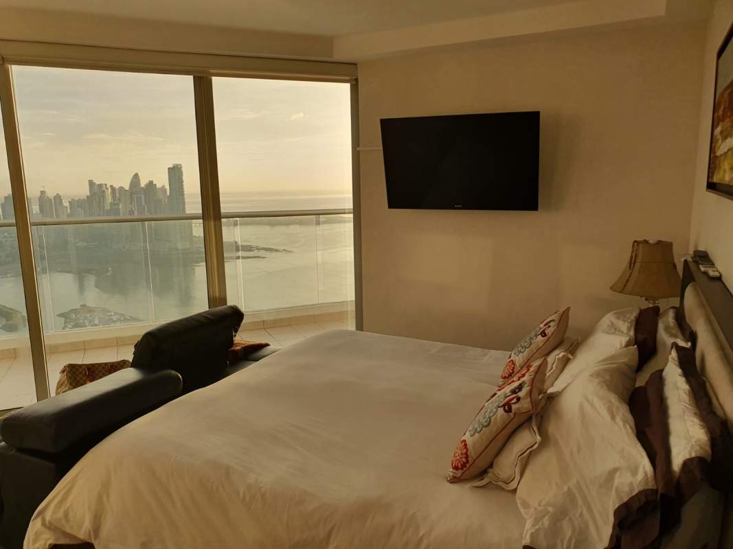 Spacious master bedroom with floor to ceiling windows ocean skyline view PH Rivage Panama