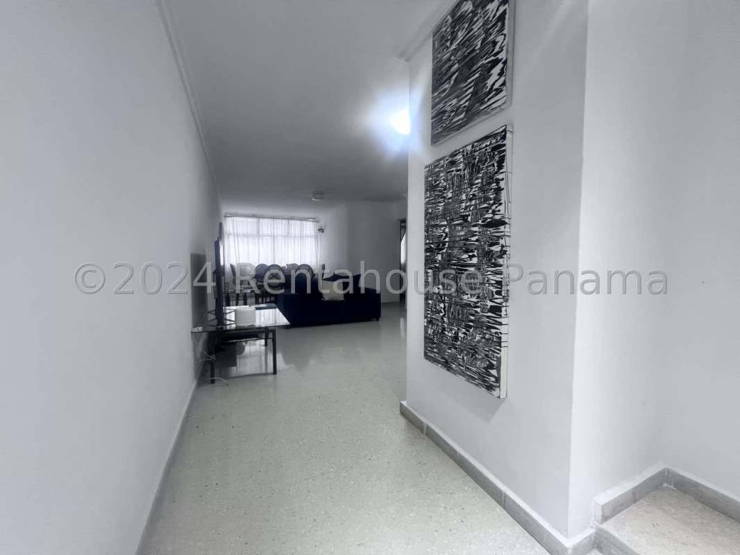 Bedroom with ceramic floors built-in wardrobe and large window in PH Aida Panama City