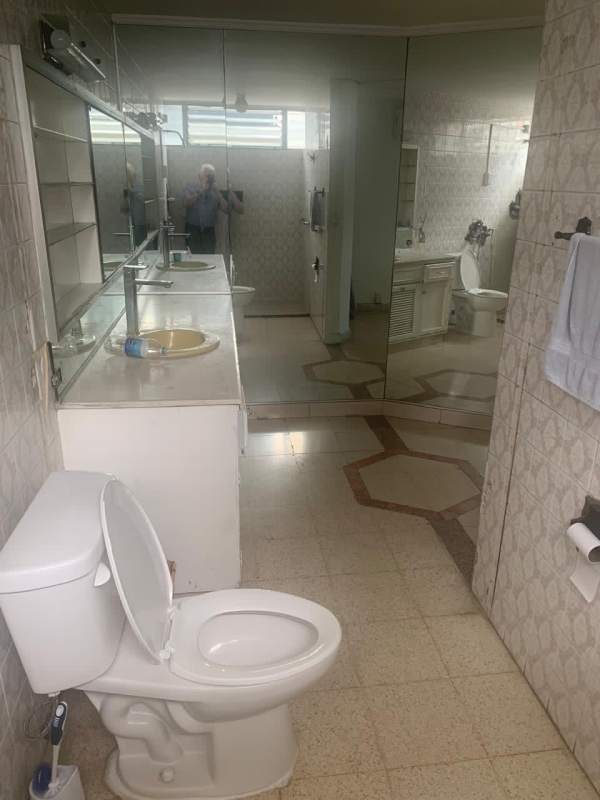Spacious bathroom with double vanity, large mirror PH Marina Plaza Obarrio