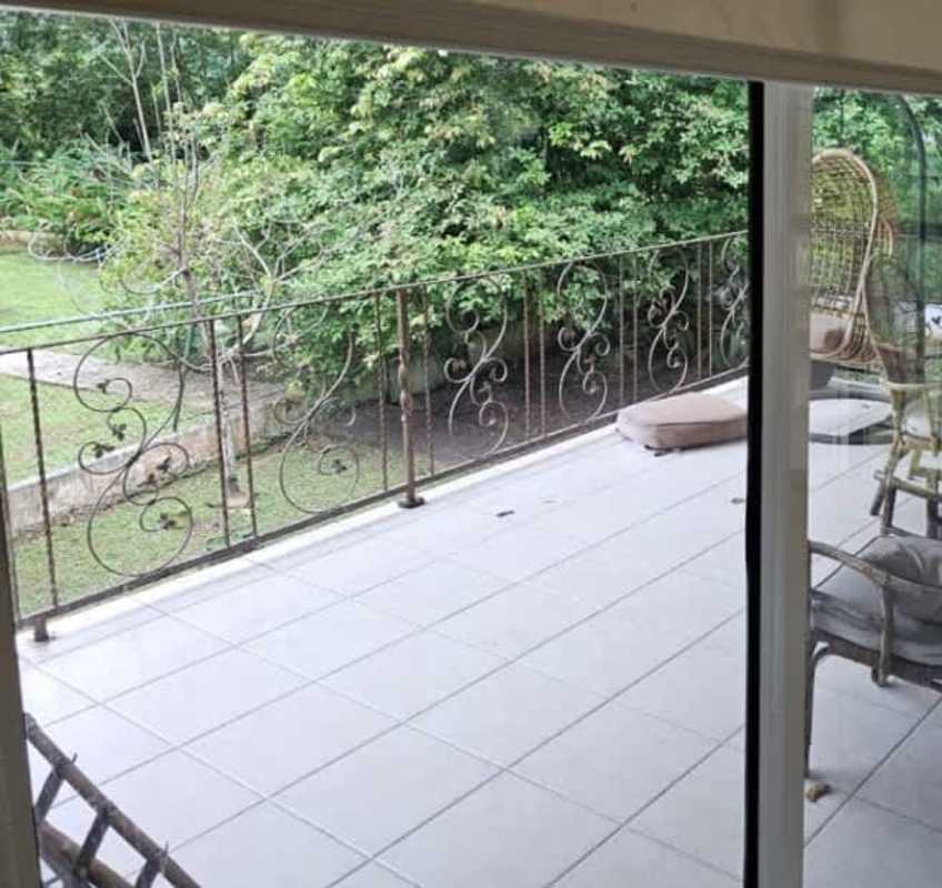 Tiled balcony patio overlooking lush private garden in townhouse PH Torres de Toscana Clayton Albrook Panama