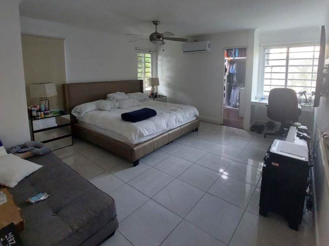 Spacious 4BR Family House + Maid's Quarters PH Toscana Condado del Rey