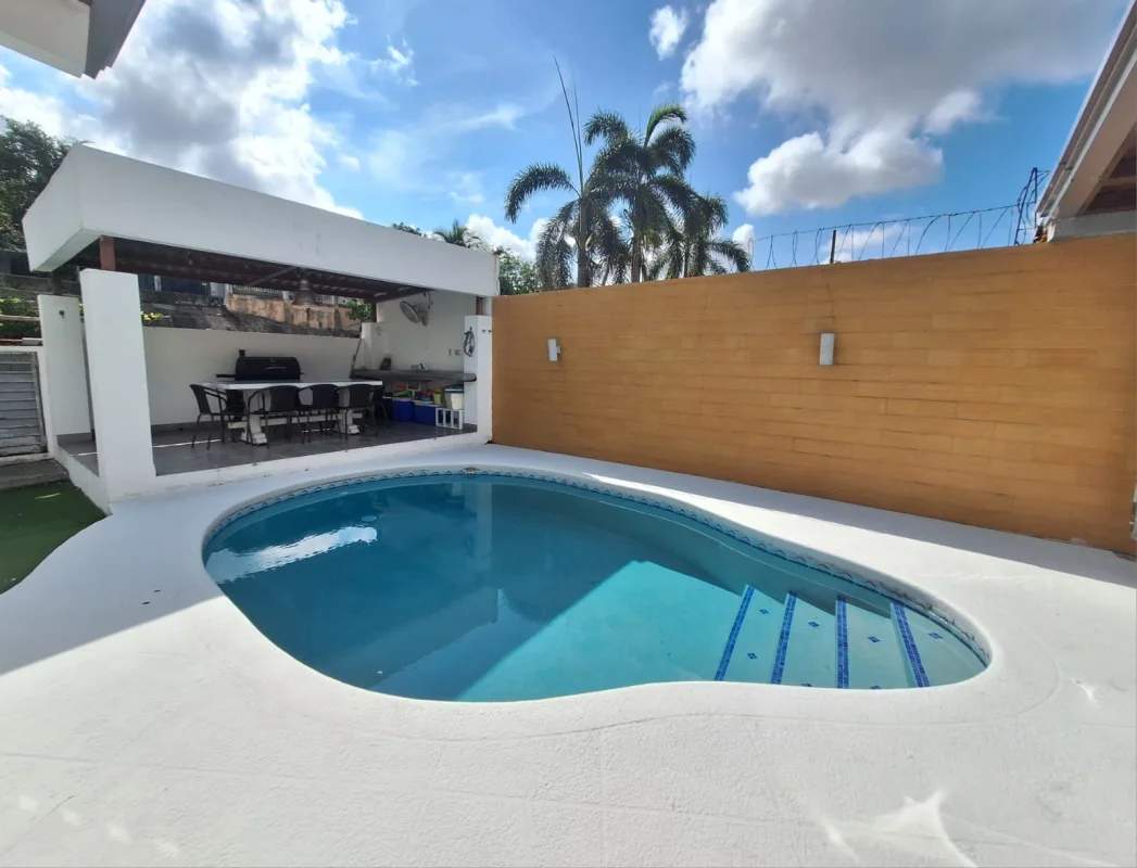 Private backyard area with swimming pool and gazebo for BBQ in PH Torres de Toscana Condado del Rey