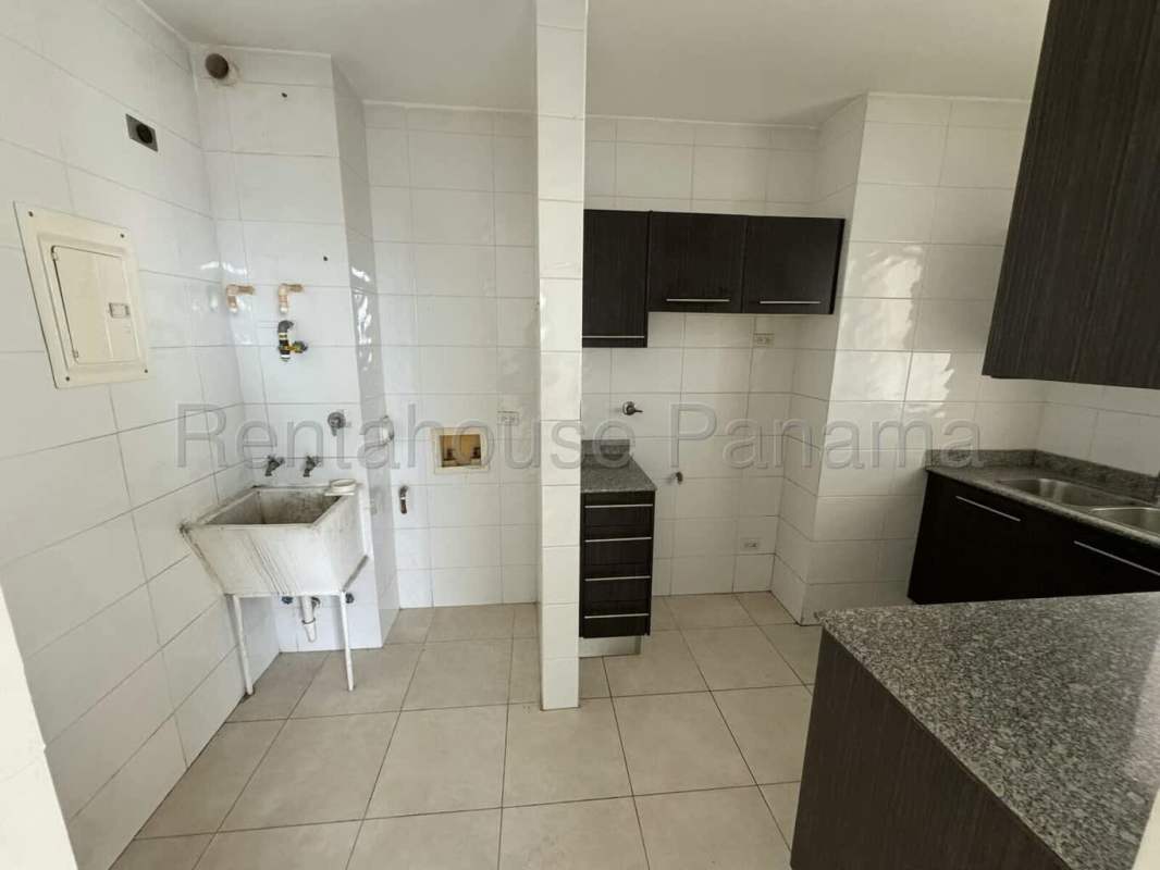 Kitchen with granite countertops and laundry area in PH Edison Park Tower apartment Panama