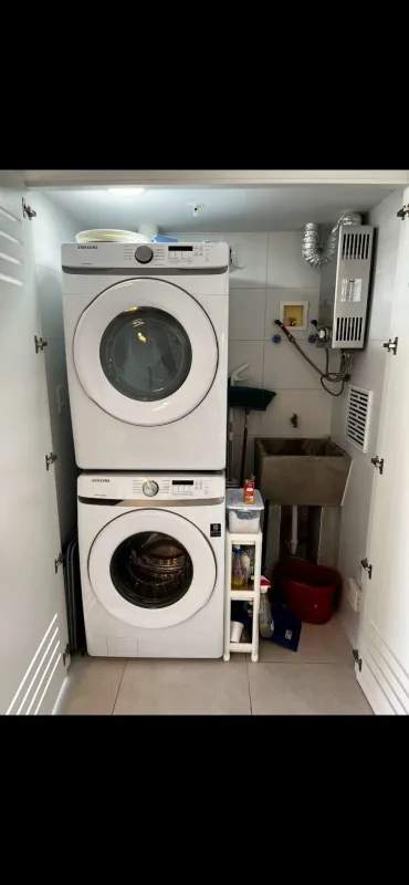 Bedroom large window, AC, ceiling fan PH Residencial El Bosque Tumba Muerto Panama