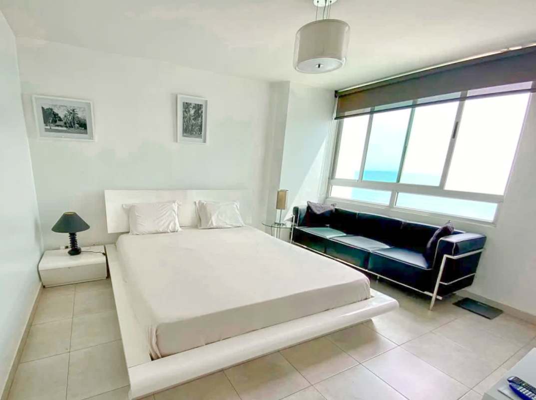 Infinity pool facing waterfront skyline at PH Terrasol San Francisco Panama