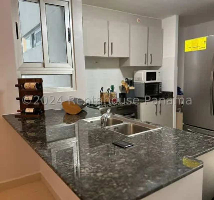 Bright bedroom with closets for rent apartment PH San José Carrasquilla Panama