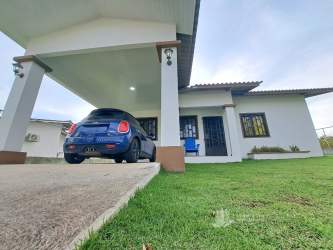 Furnished 3BR House with Terrace in Altos de Boquete