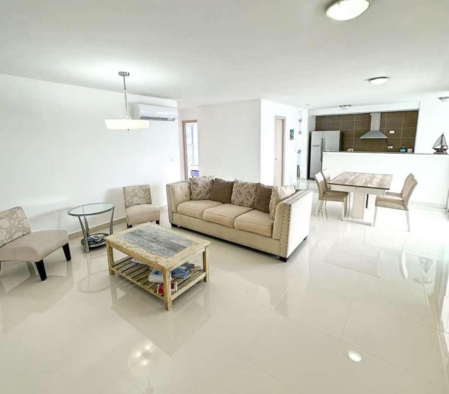 Resort-style infinity pool with ocean and skyline views at PH Moon Tower Coco del Mar Panama