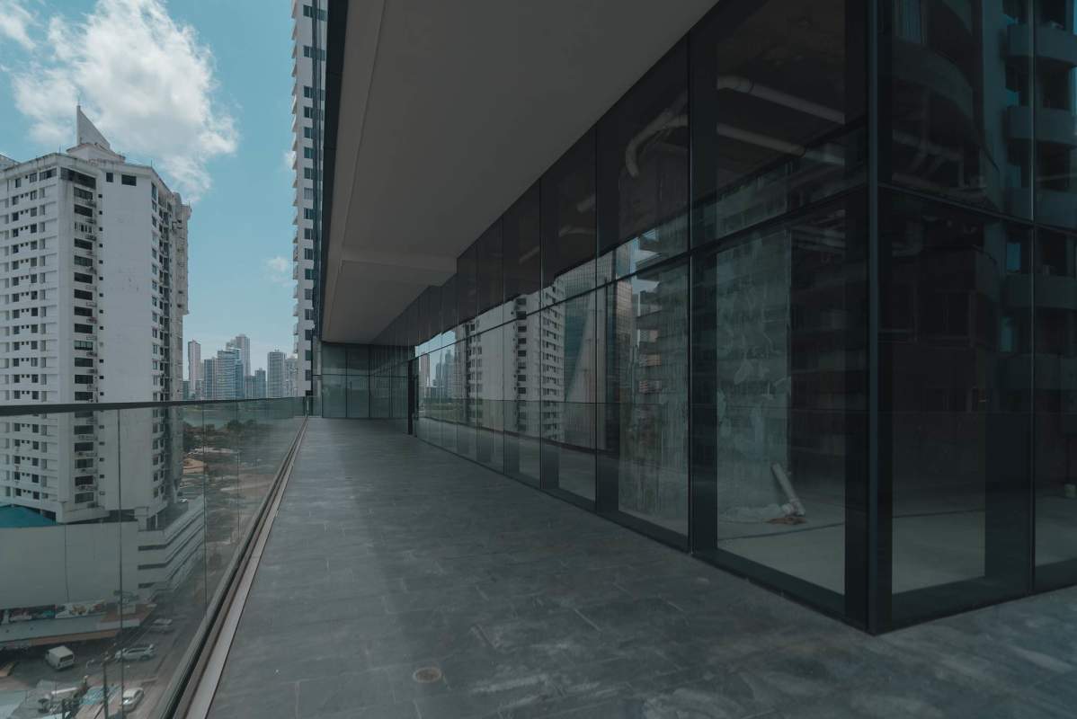 Exterior of Armani Plaza commercial complex with ample parking Via Tocumen Panama