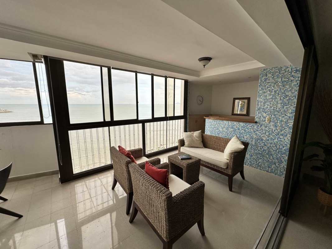 Large panoramic enclosed balcony with ocean view in PH Camino Real Punta Paitilla Panama