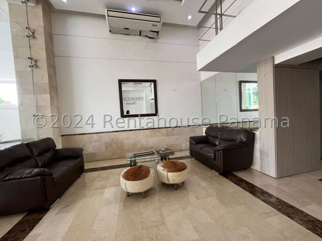 Contemporary elevator with wood paneling and mirror PH Premium Tower San Francisco Panama