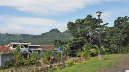 Modern kitchen with granite countertops vaulted ceiling Trinity Hills Valley