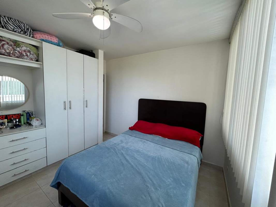 Bedroom with built-in wardrobe, AC, blinds and city view PH Vivendi Towers Panama City