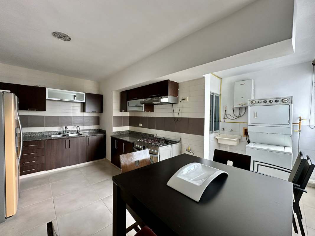 Secondary bedroom with built-in closet and private bathroom in PH San Francisco Bay Panama