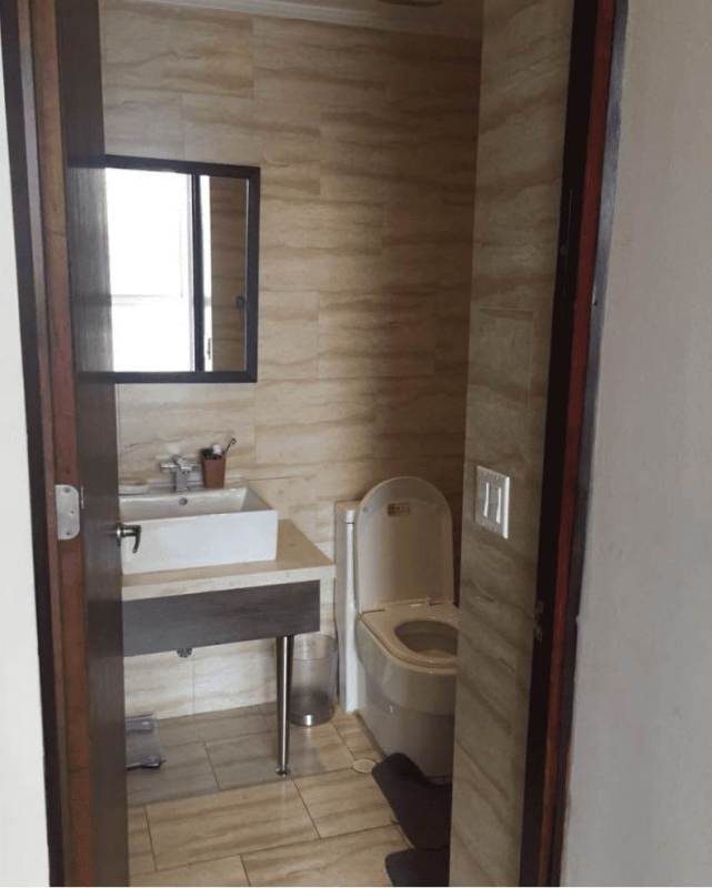 Beige tiled bathroom with vanity and mirror PH Marbella Tower Panama