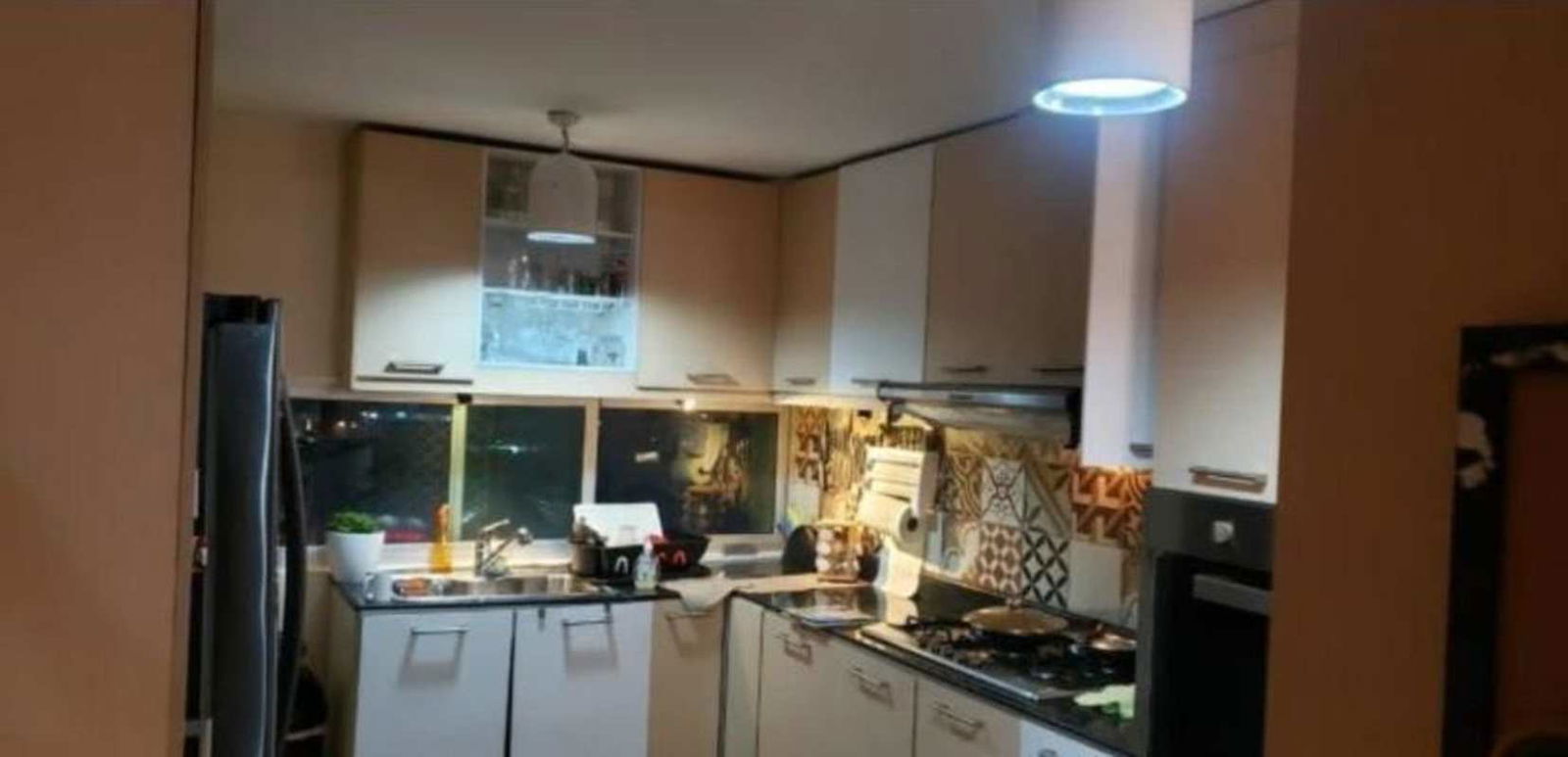 Modern kitchen with granite counters, tile backsplash in PH San Francisco Bay Panama