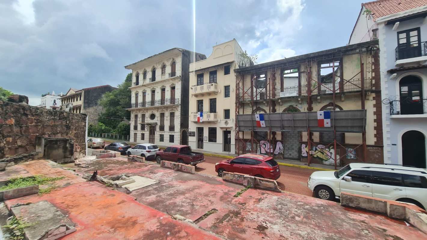 Cobblestone street and colonial buildings undergoing restoration Casco Viejo leasing opportunity