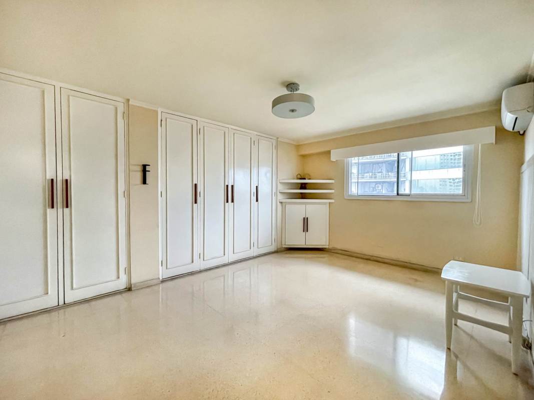 Bright bedroom with built-in wardrobes large window PH El Carmel El Carmen Panama City