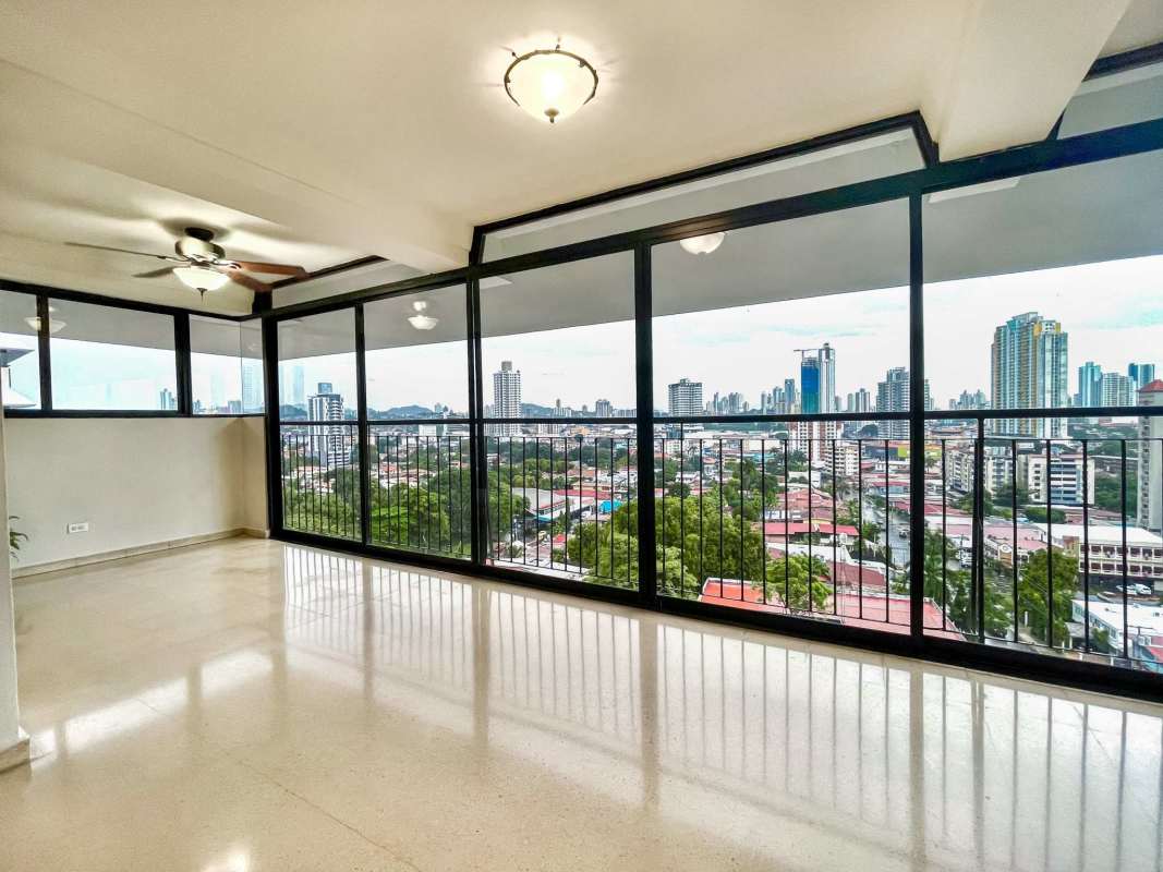 Living space with floor-to-ceiling windows, panoramic city view PH El Carmel Panama City