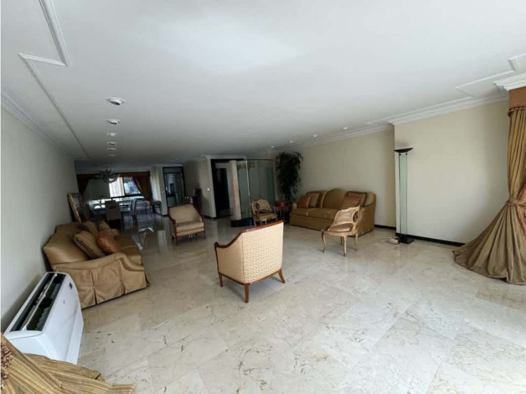 Master bedroom with built-in closet, AC and city views PH Diplomático Obarrio Panama