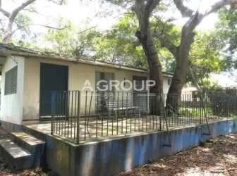 Additional single level houses on property with porch terraces at Nueva Gorgona estate