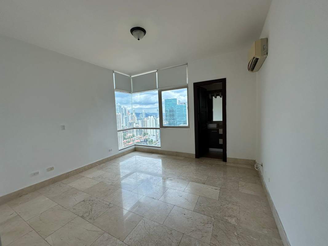 Spacious master bedroom with marble floors and ocean views PH Pacific Point Punta Pacífica Panama