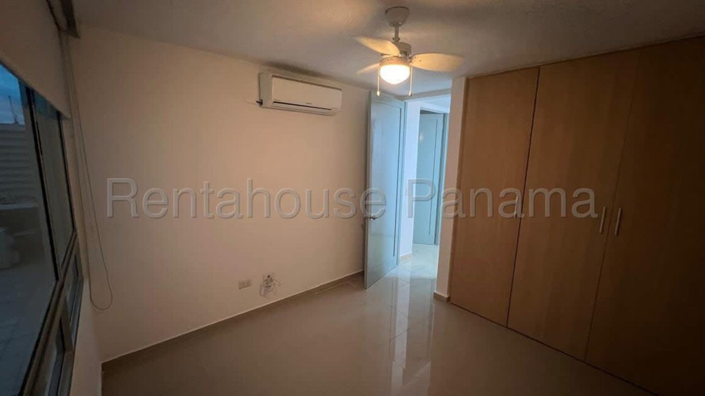 Rooftop pool overlooking Panama skyline with lounge area at PH San Francisco Carrasquilla