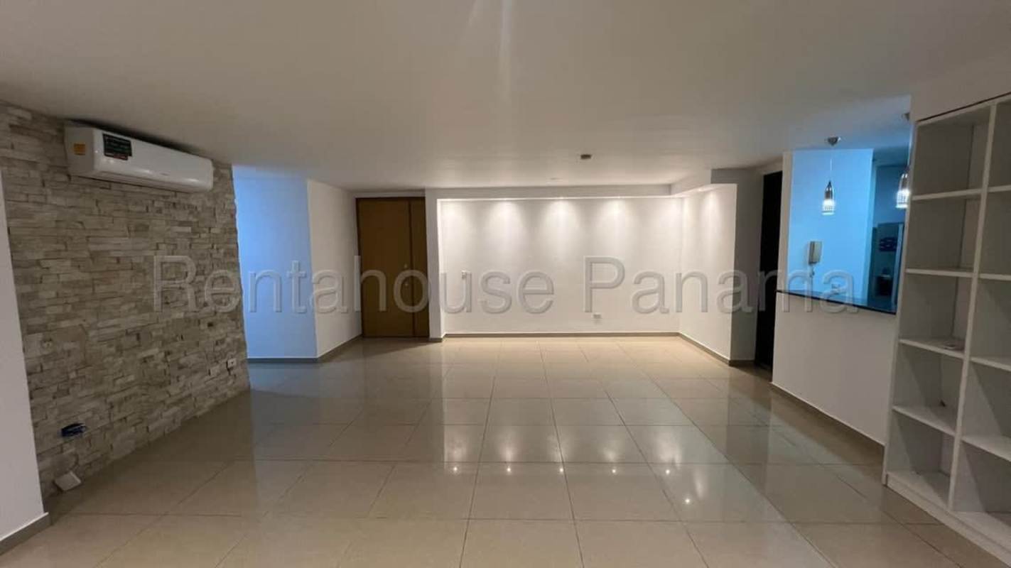 Comfortable bedroom with tile floors, AC, ceiling fan, and built-in wardrobe at PH San Francisco Carrasquilla