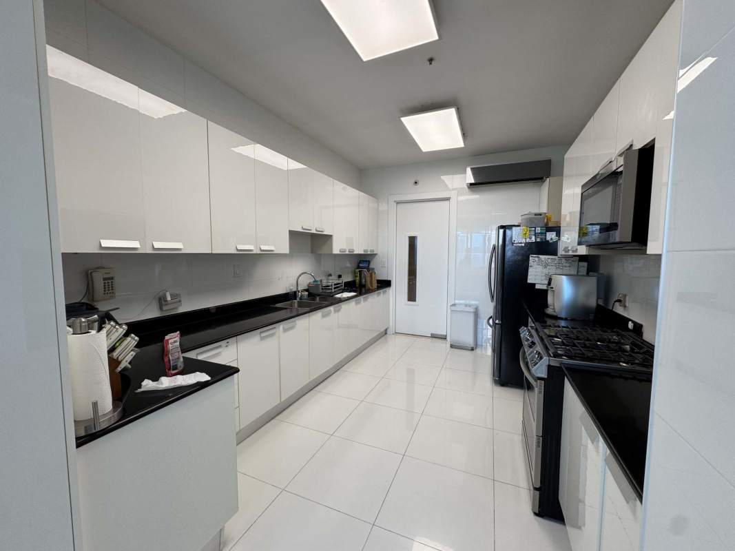 Elegant marble bathroom with glass shower luxury finishes in PH Pacific Village Panama