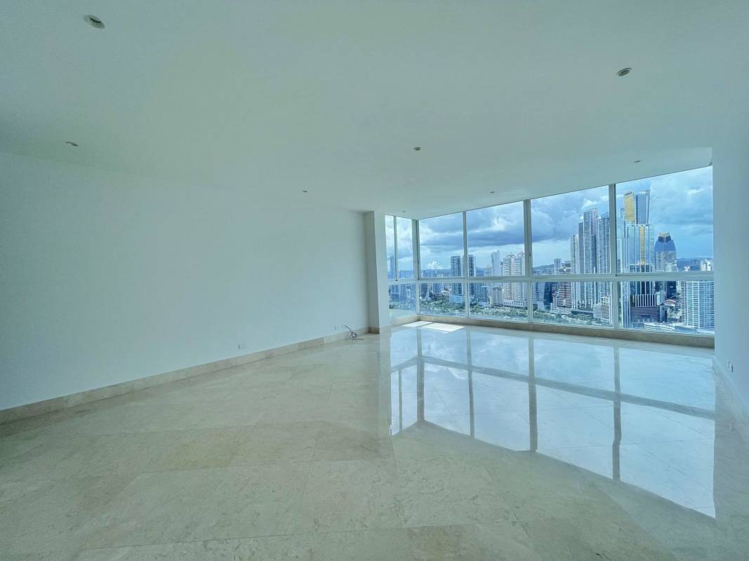 Expansive balcony with curved glass railing offering panoramic oceanfront views at PH The Point Panama