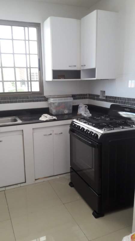 Equipped kitchen with gas stove, white cabinets, tile backsplash for shared use in Betania Panama