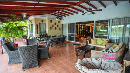 Classic wooden kitchen with breakfast table, appliances and garden views at Costa Blanca Golf & Villas Río Hato Panama