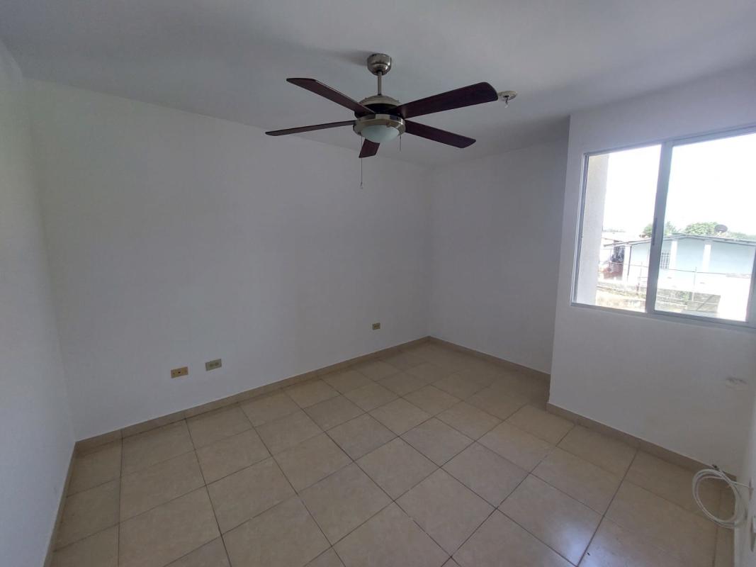 Bedroom white walls tile floor window ceiling fan blades PH Balcones de Santa Fe Pacora Panama