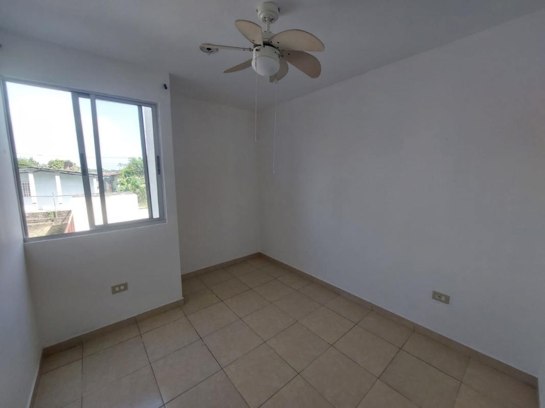 Apartment bedroom white walls beige tile floor ceiling fan socket PH Balcones de Santa Fe Pacora Panama