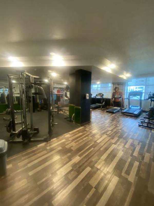 Apartment kitchen with cabinetry and tile flooring PH Famagosta Loft Panama