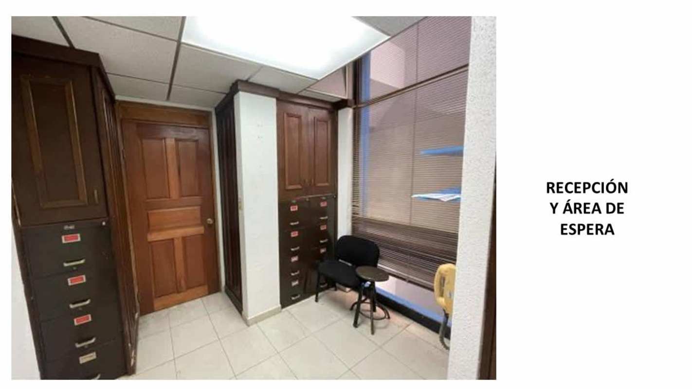 Reception with filing cabinets, office chair, window blinds and tiled floor in PH Policlínica Norte