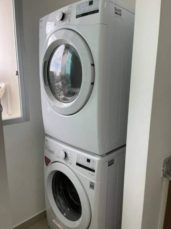 Master bedroom with large windows, built-in closet and AC at PH Roma San Francisco in Panama