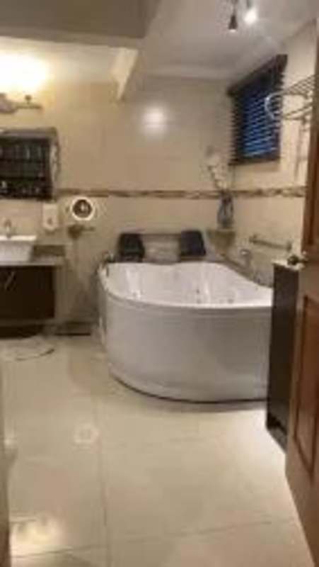 Large living room with tile floors, neutral colors, LED lighting house for sale Nuevo Reparto Chanis Panama