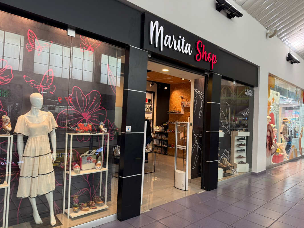 Glass storefront display window for shop lease at Albrook Mall Panama