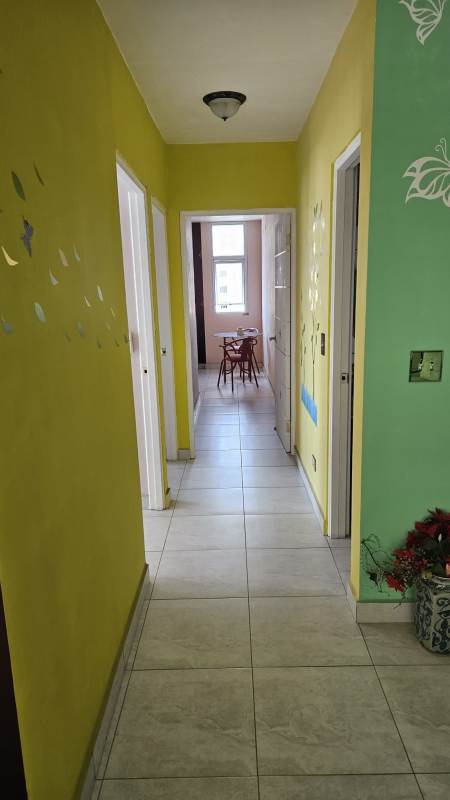 Bathroom walk-in shower granite top vanity PH Luxor Tower El Cangrejo