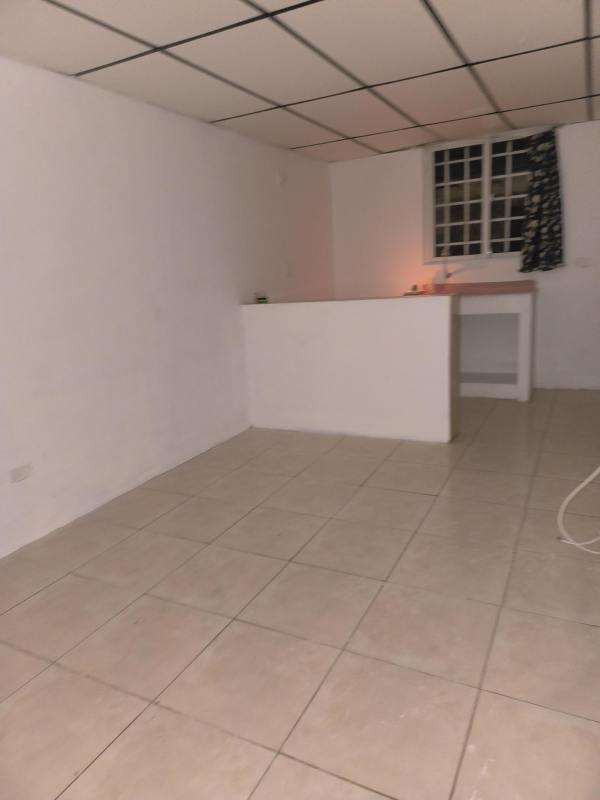 Simple kitchenette area with tiled floor and half wall in Los Cántaros house rental Panama