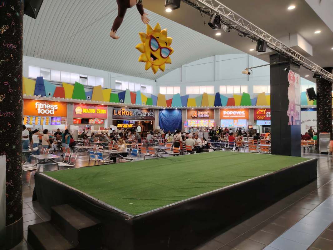 Unfinished commercial kitchen and retail food court unit in Panama City Albrook Mall